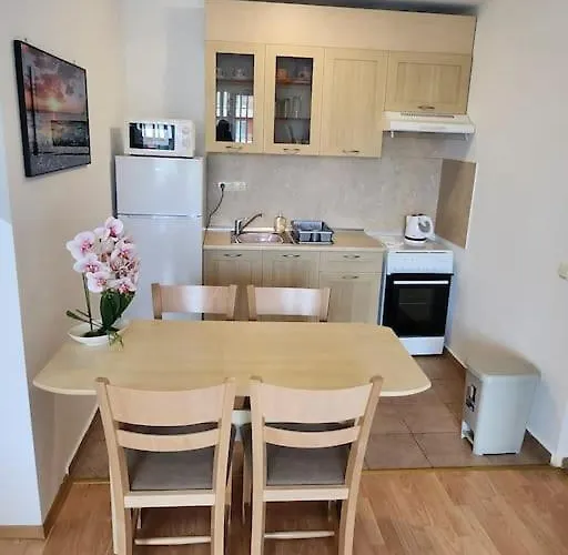 Modern 1 Bed Apt, Nesebar Apartment *